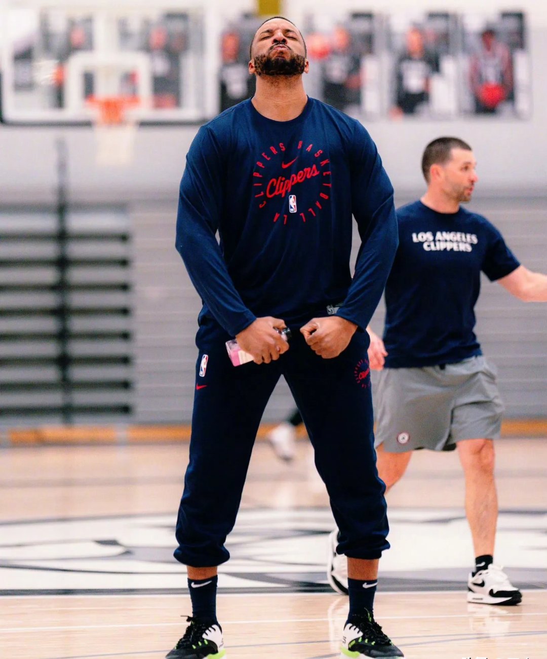 九游官方网址-关于从转会期托特纳姆备战中超到洛杉矶快船扳平良机备战NBA季后赛，关键时刻密尔沃基雄鹿篮板制胜的信息